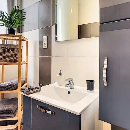 Apartment En Plein Centre De Saint-omer - A 5 Min De La Gare, Parking Gratuit