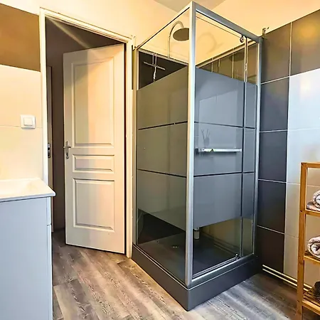 En Plein Centre De Saint-omer - A 5 Min De La Gare, Parking Prive Gratuit